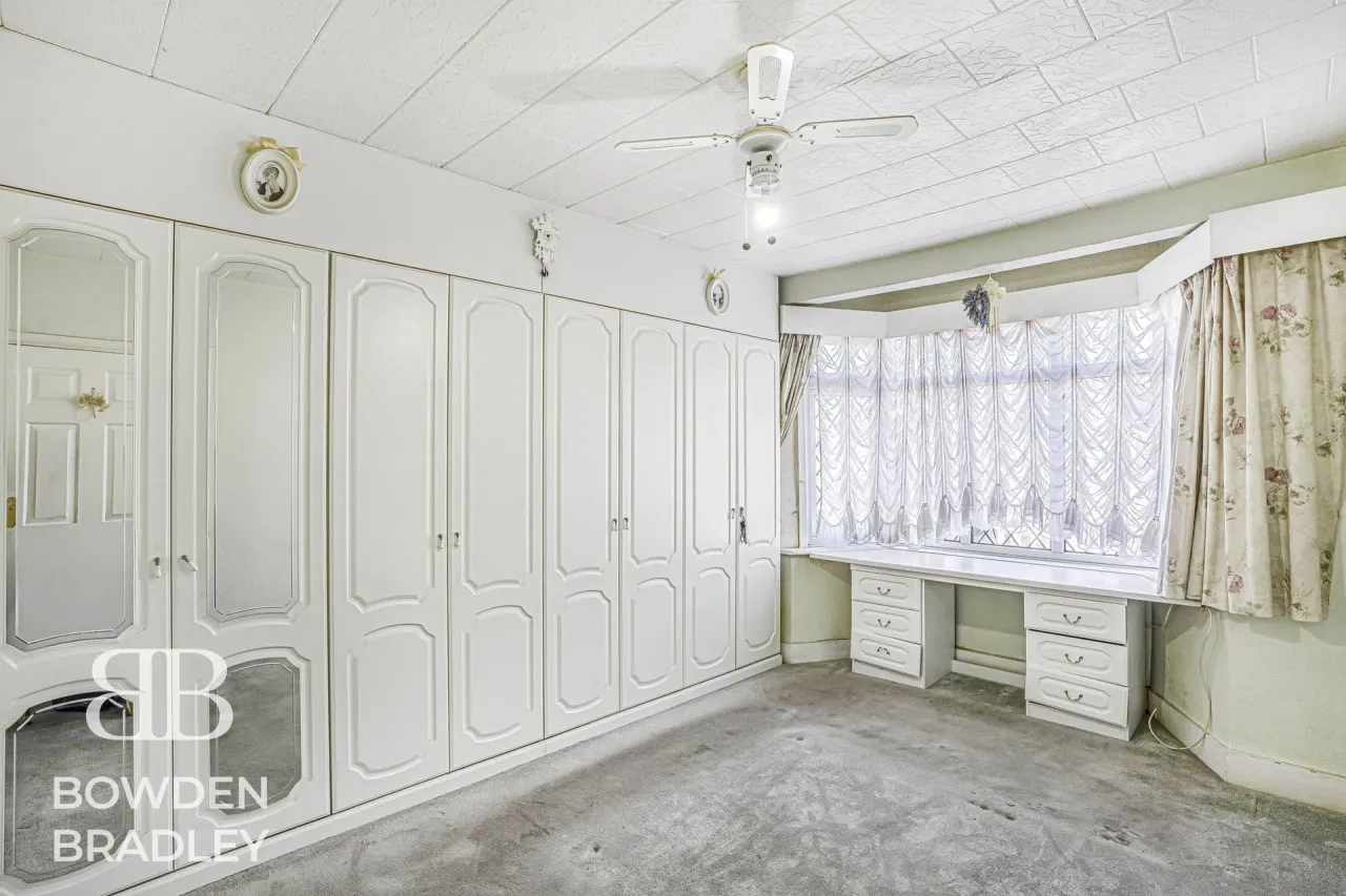 Clinton Crescent, Hainault, IG6, photo 52