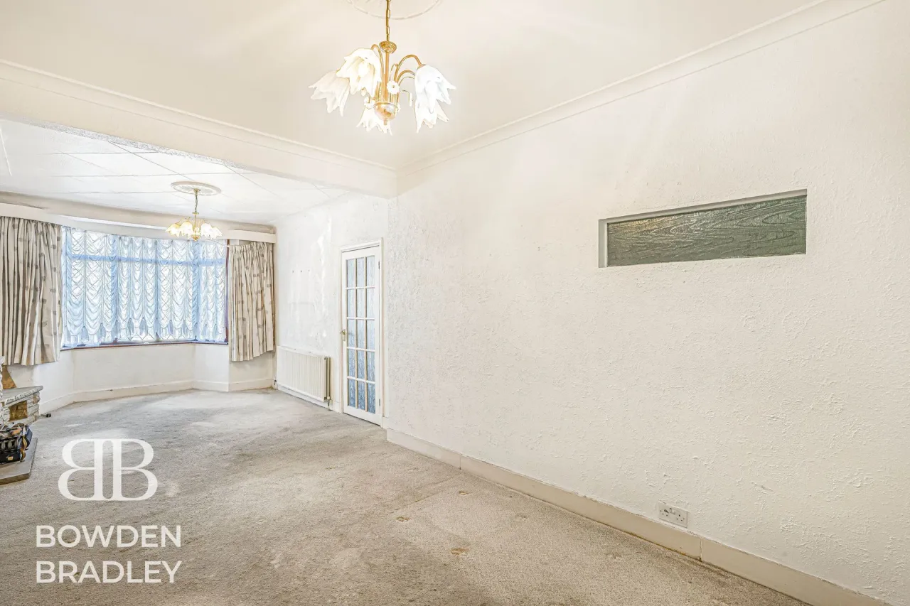 Clinton Crescent, Hainault, IG6, photo 7