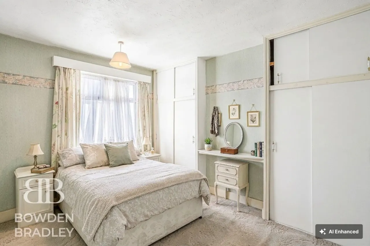 Clinton Crescent, Hainault, IG6, photo 21