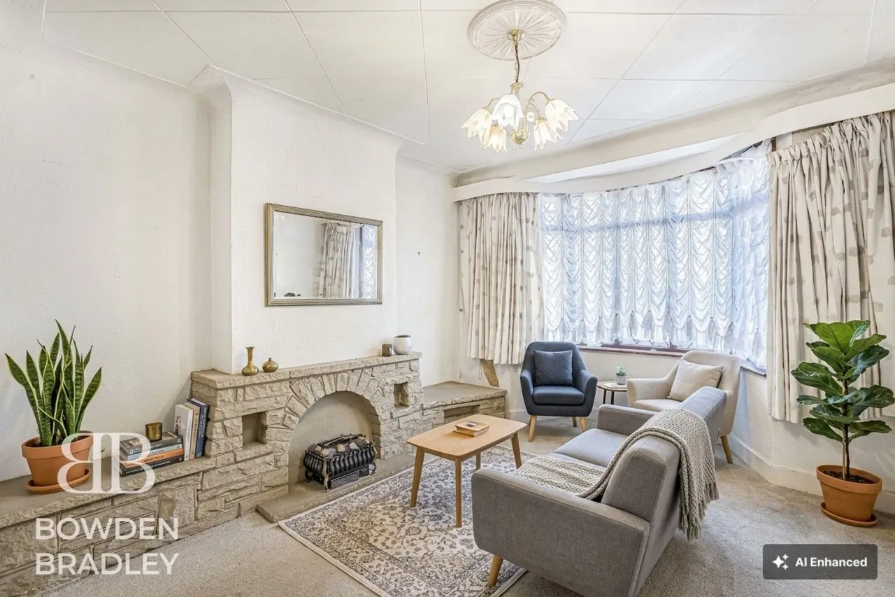Clinton Crescent, Hainault, IG6, photo 2