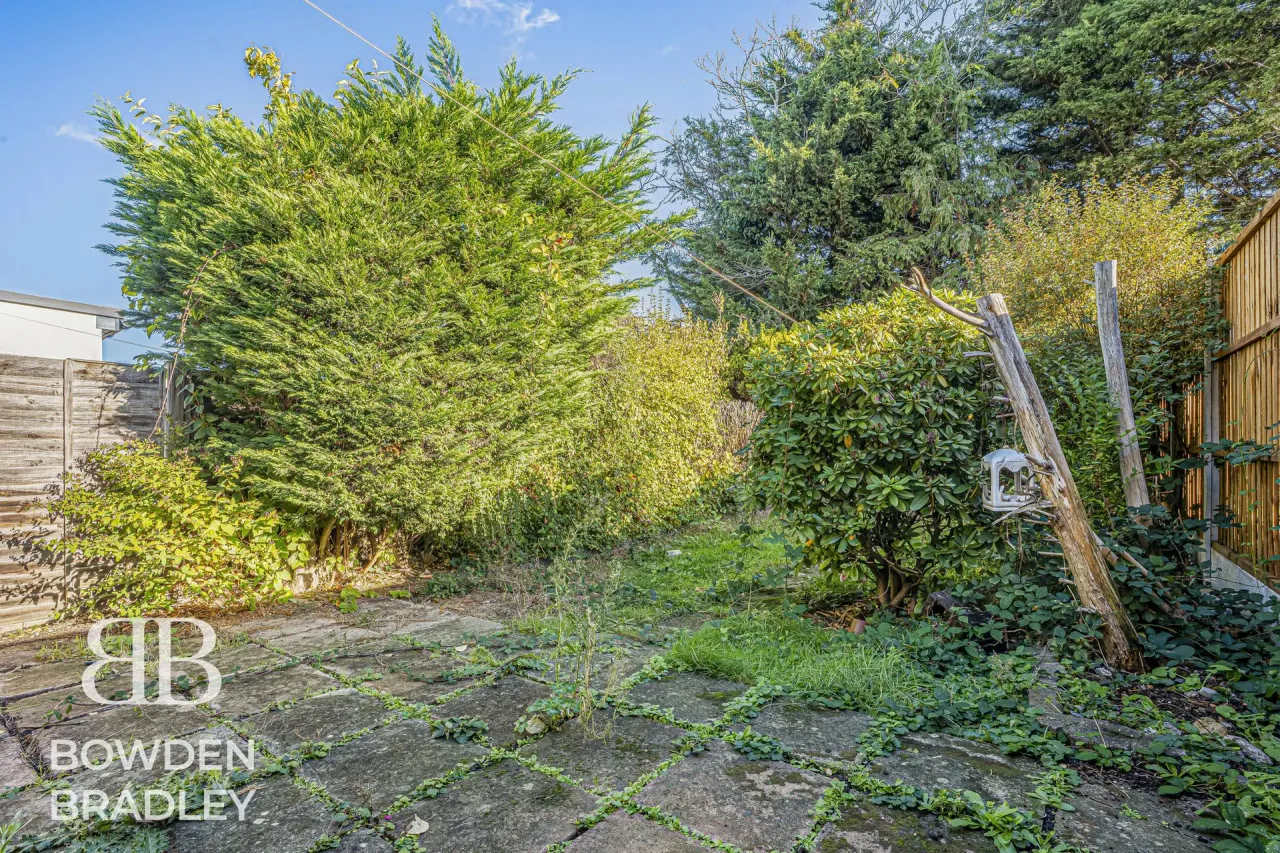 Clinton Crescent, Hainault, IG6, photo 25