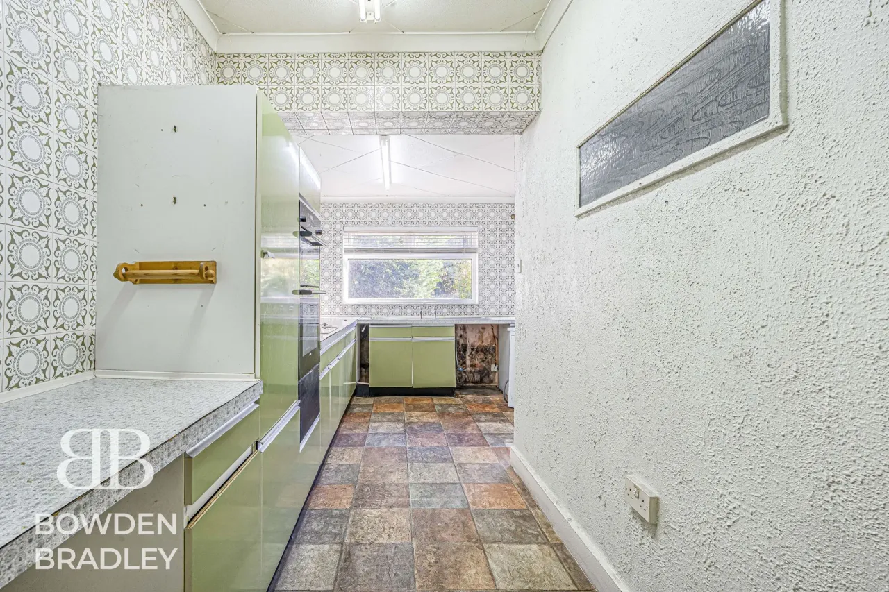 Clinton Crescent, Hainault, IG6, photo 11