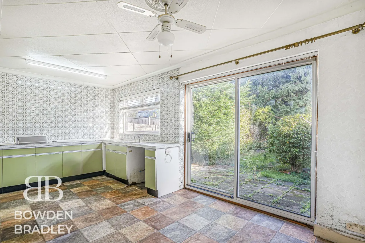 Clinton Crescent, Hainault, IG6, photo 13