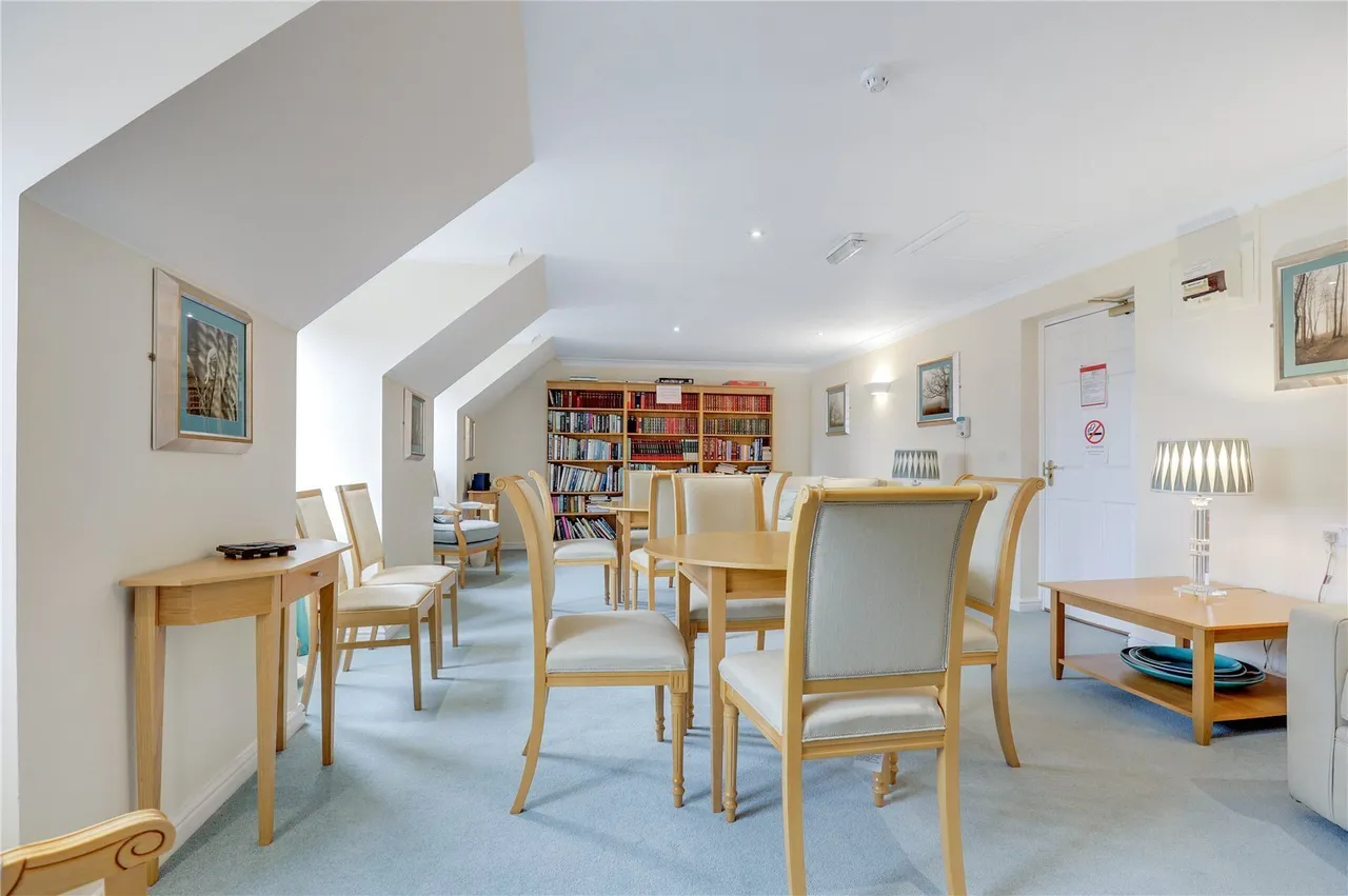 Oyster Lane, Byfleet, photo 12