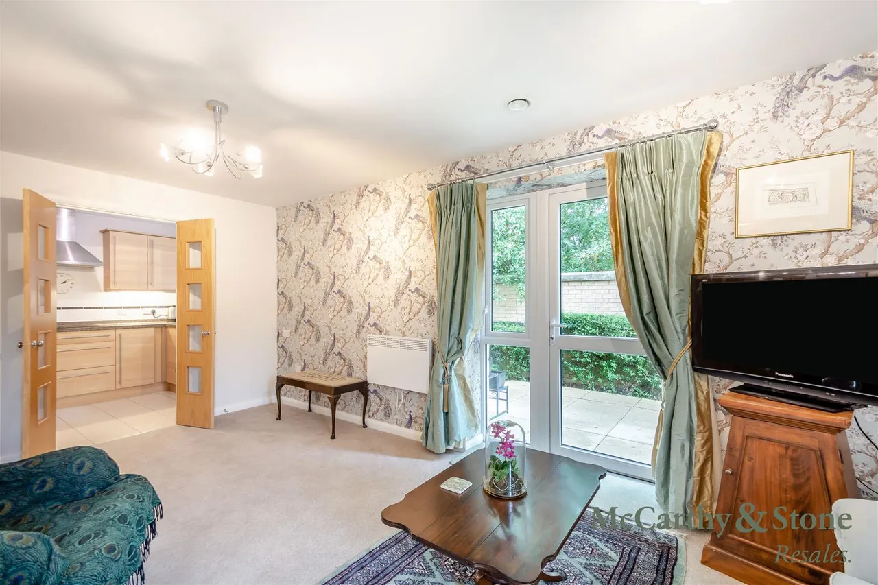 Squirrel Way, Shadwell, LS17, photo 2