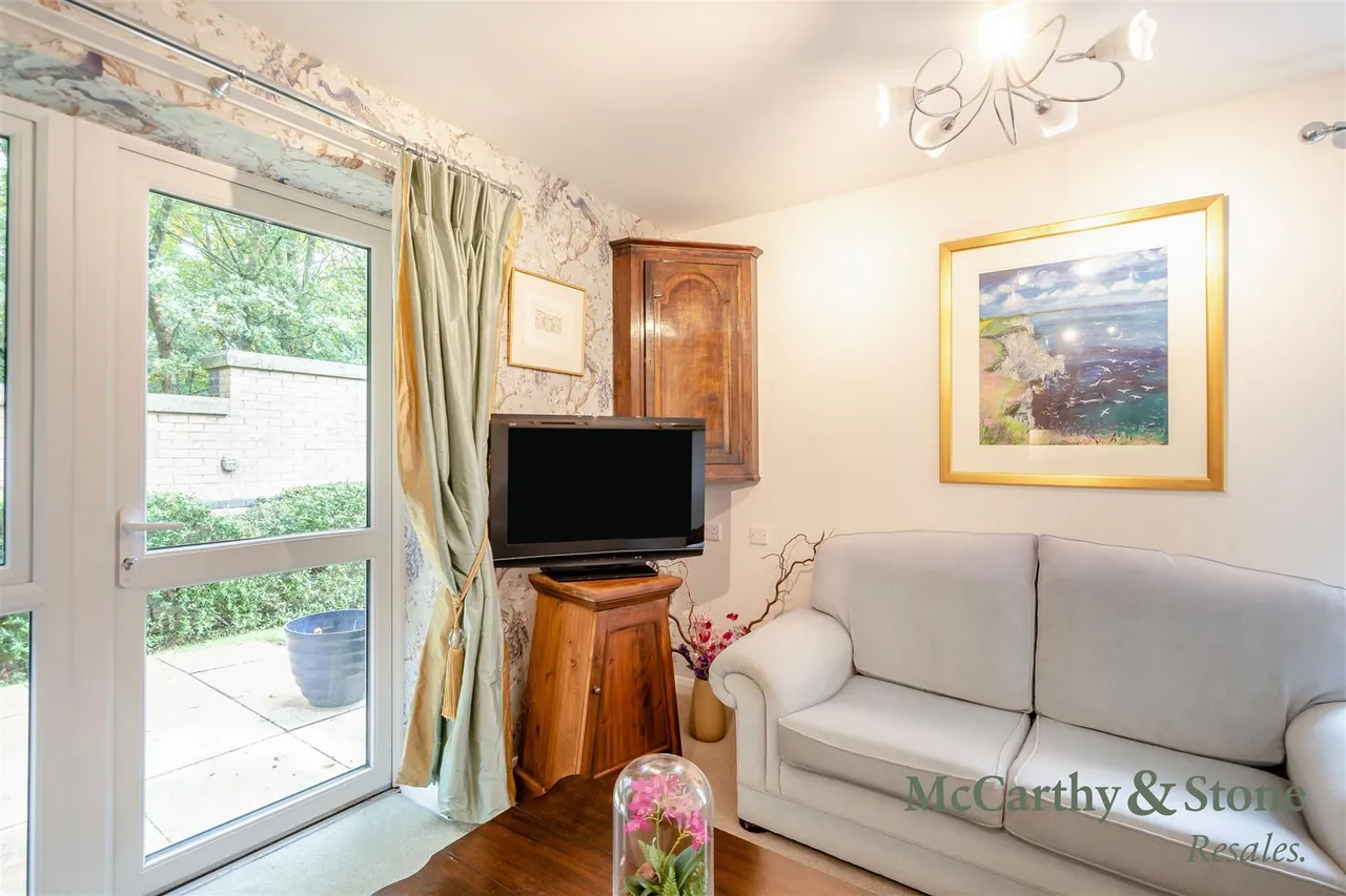 Squirrel Way, Shadwell, LS17, photo 4