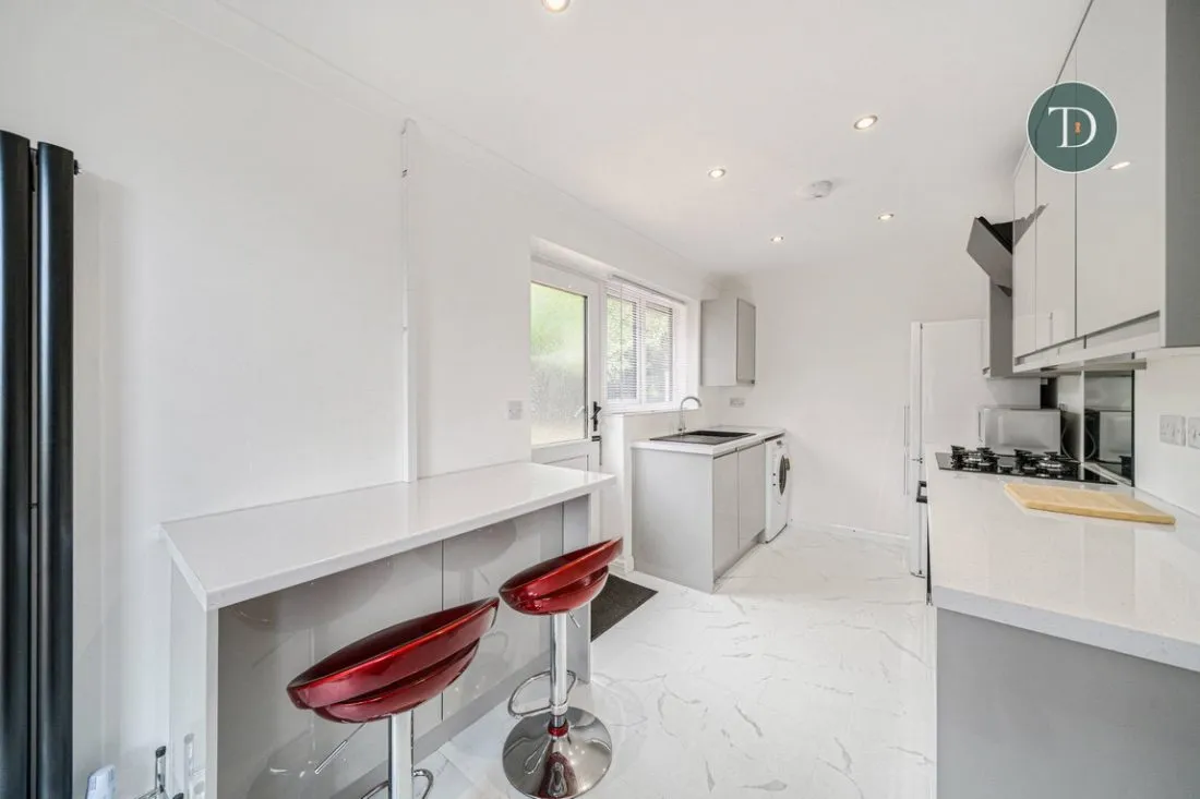 St. Marks Crescent, Great Sutton, CH66 2XD, photo 6