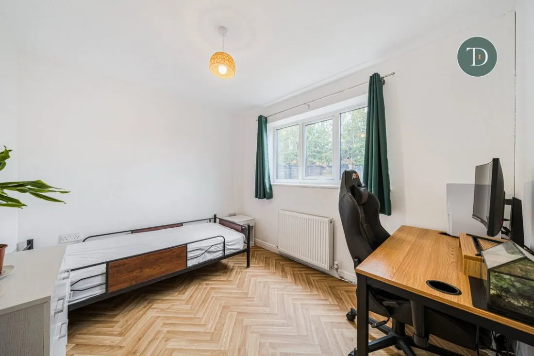 St. Marks Crescent, Great Sutton, CH66 2XD, photo 16