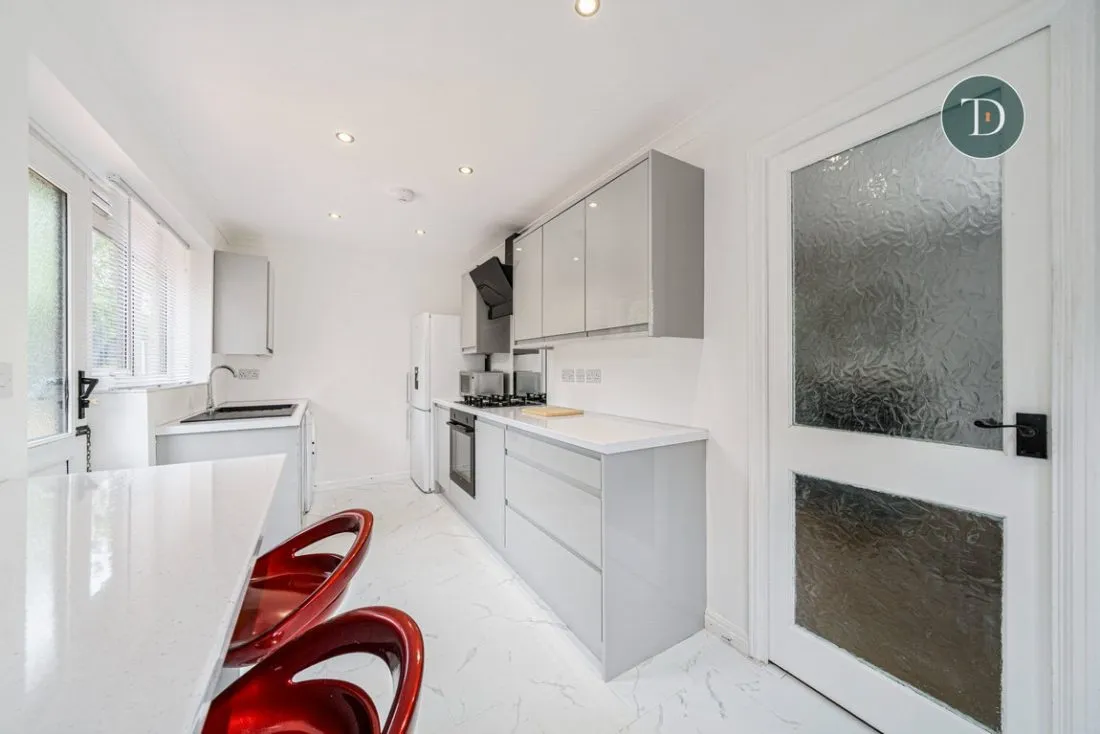 St. Marks Crescent, Great Sutton, CH66 2XD, photo 5