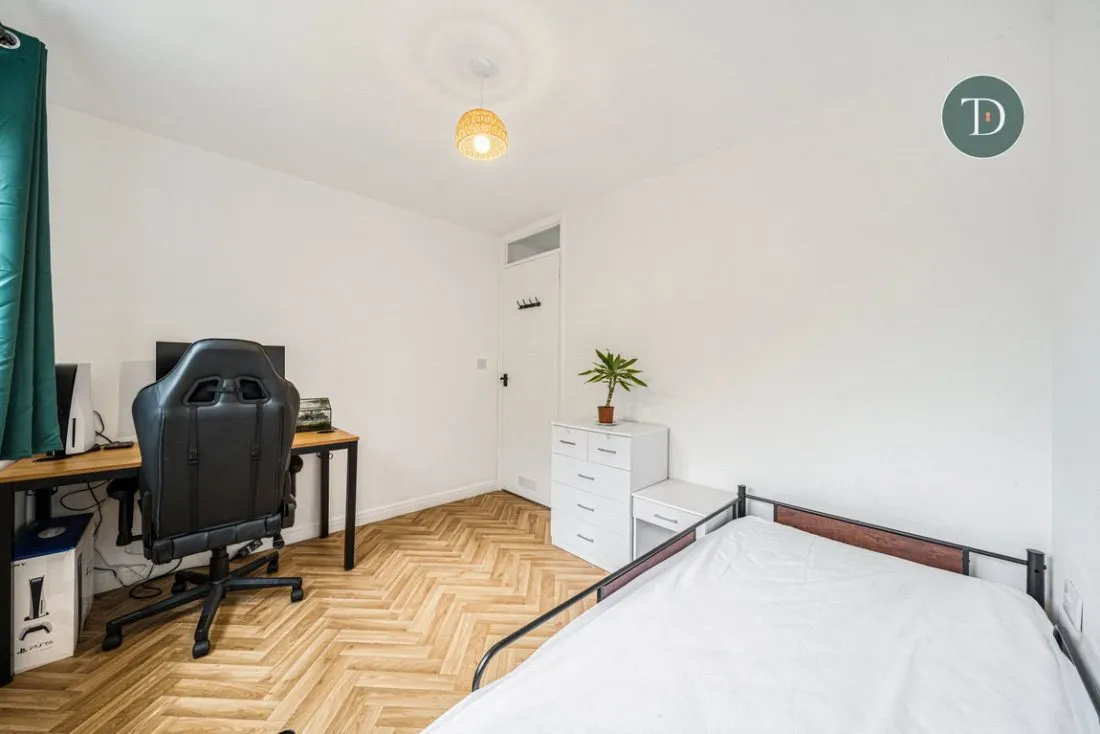 St. Marks Crescent, Great Sutton, CH66 2XD, photo 17