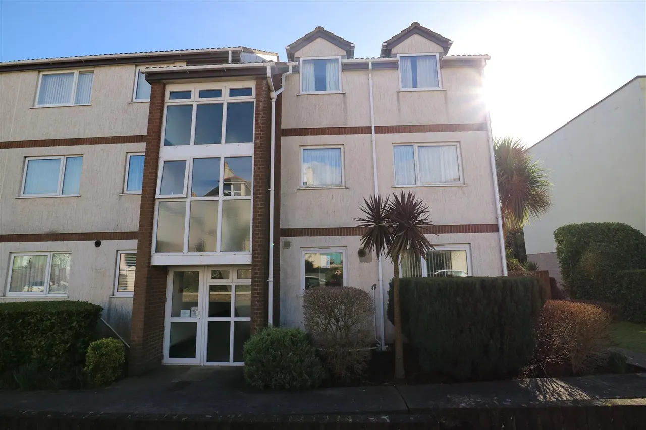 2 bed flat to rent, New Road