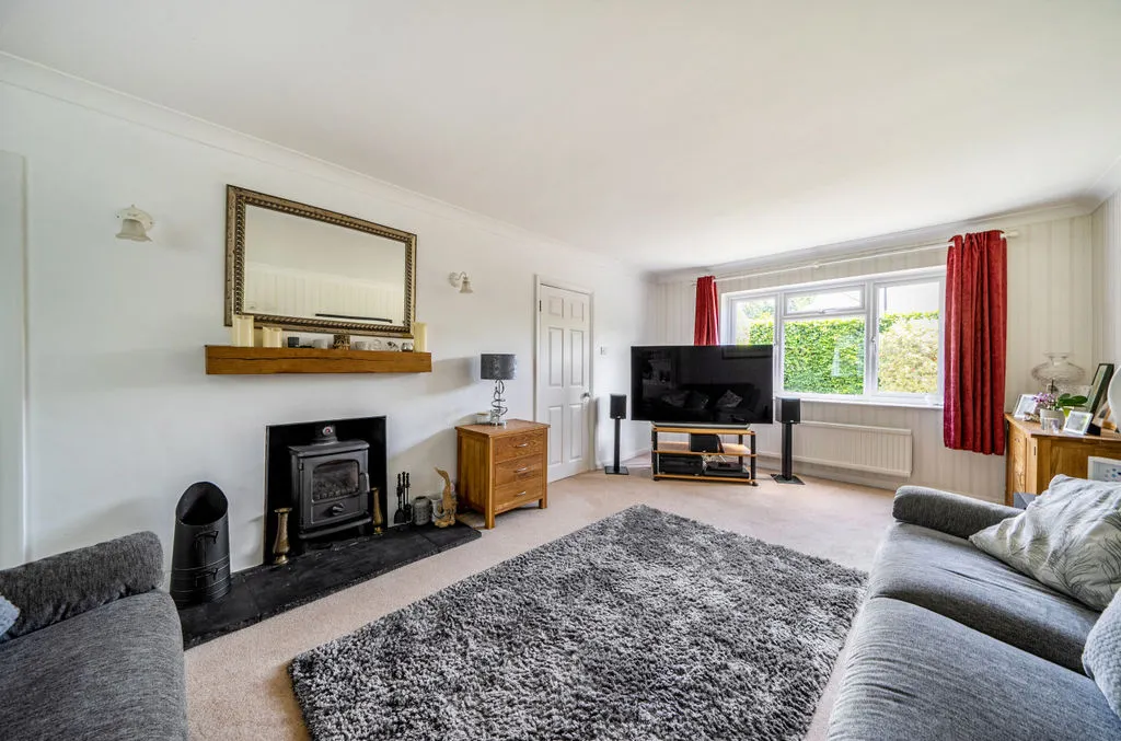 Kearton Close, Kenley CR8 5EN, photo 2