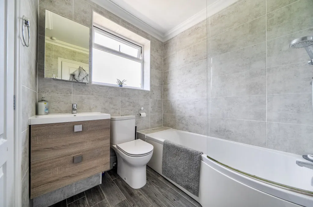 Kearton Close, Kenley CR8 5EN, photo 13