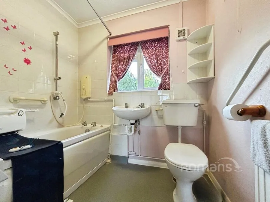 Connaught Road, Fleet, GU51, photo 7