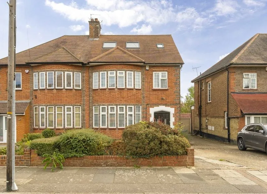 4 bed house to rent, Cissbury Ring South, North Finchley, N12
