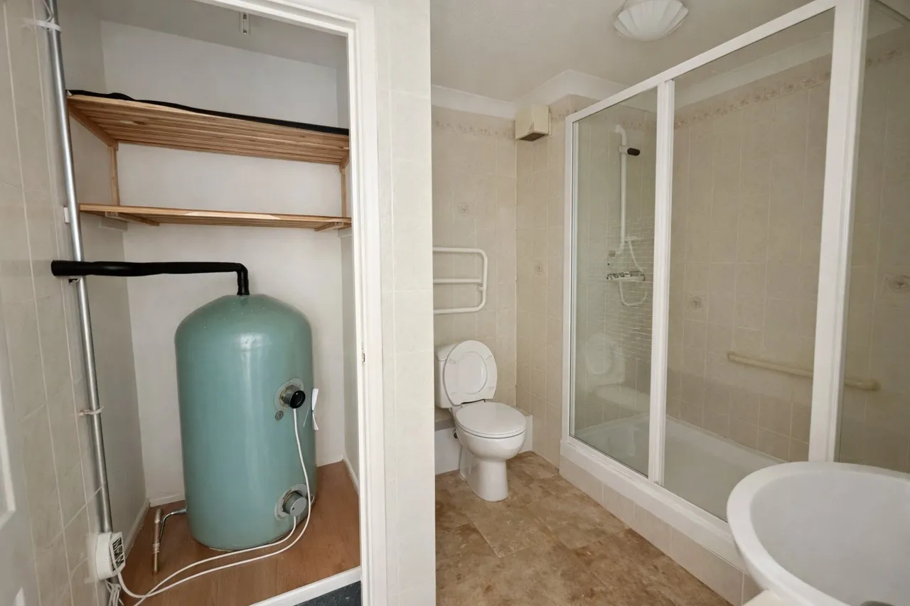Marvels Lane, London, SE12, photo 5