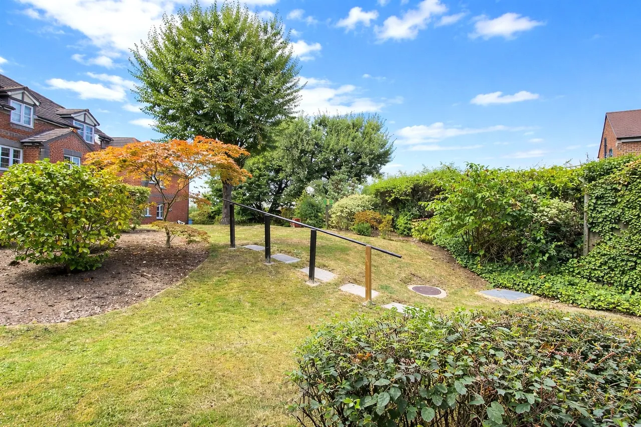 Marvels Lane, London, SE12, photo 11