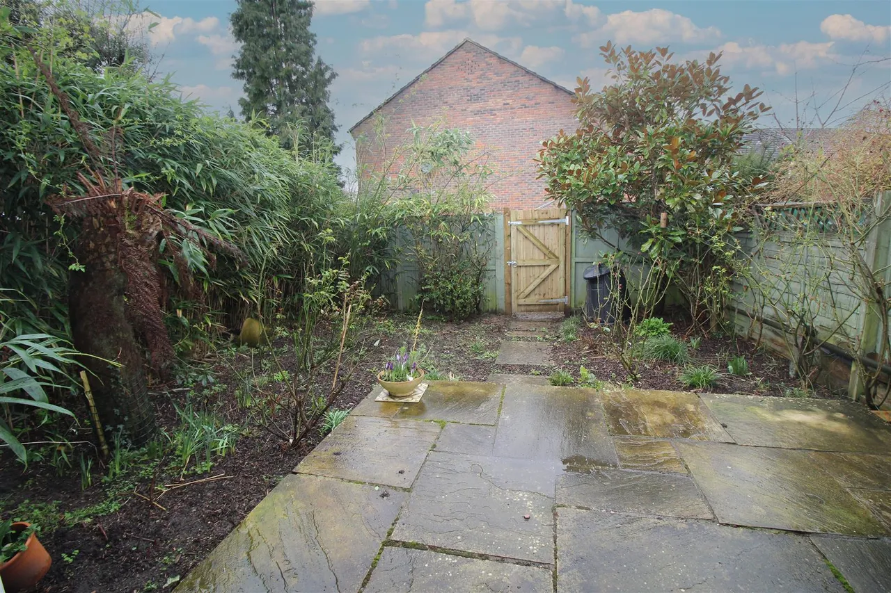 Roebuck Close, Horsham, RH13, photo 4