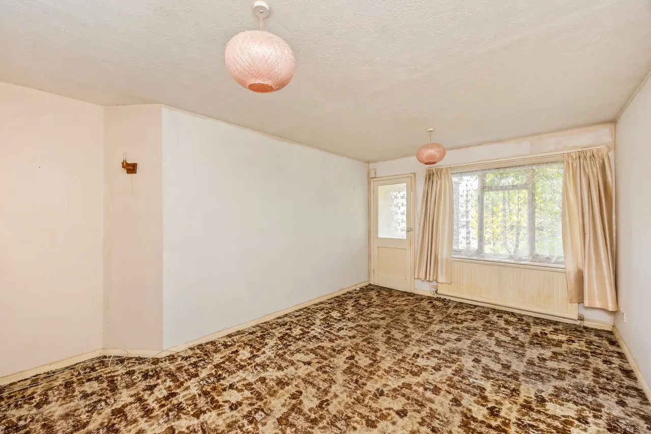 Swindon Road, Horsham, RH12, photo 7