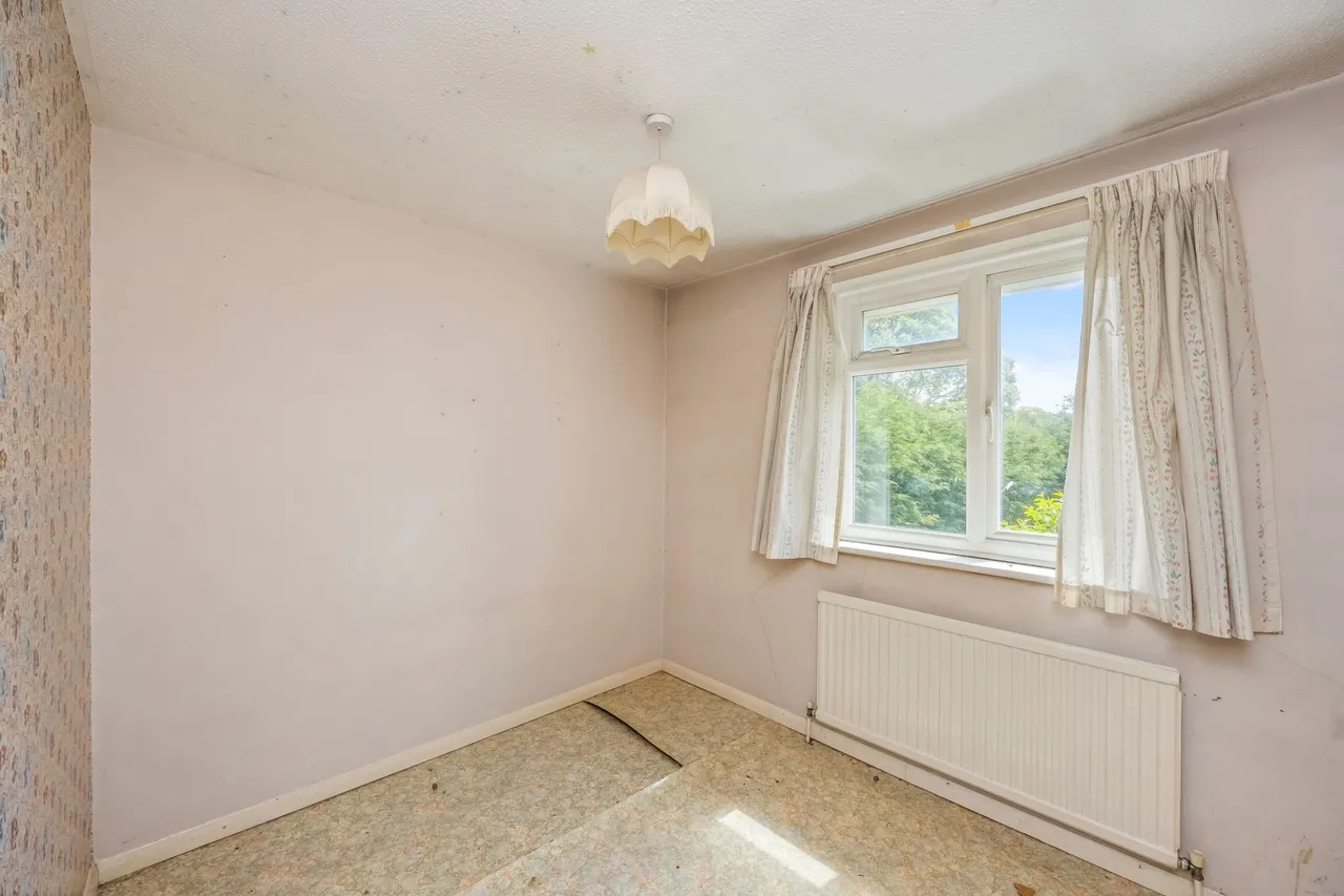 Swindon Road, Horsham, RH12, photo 12