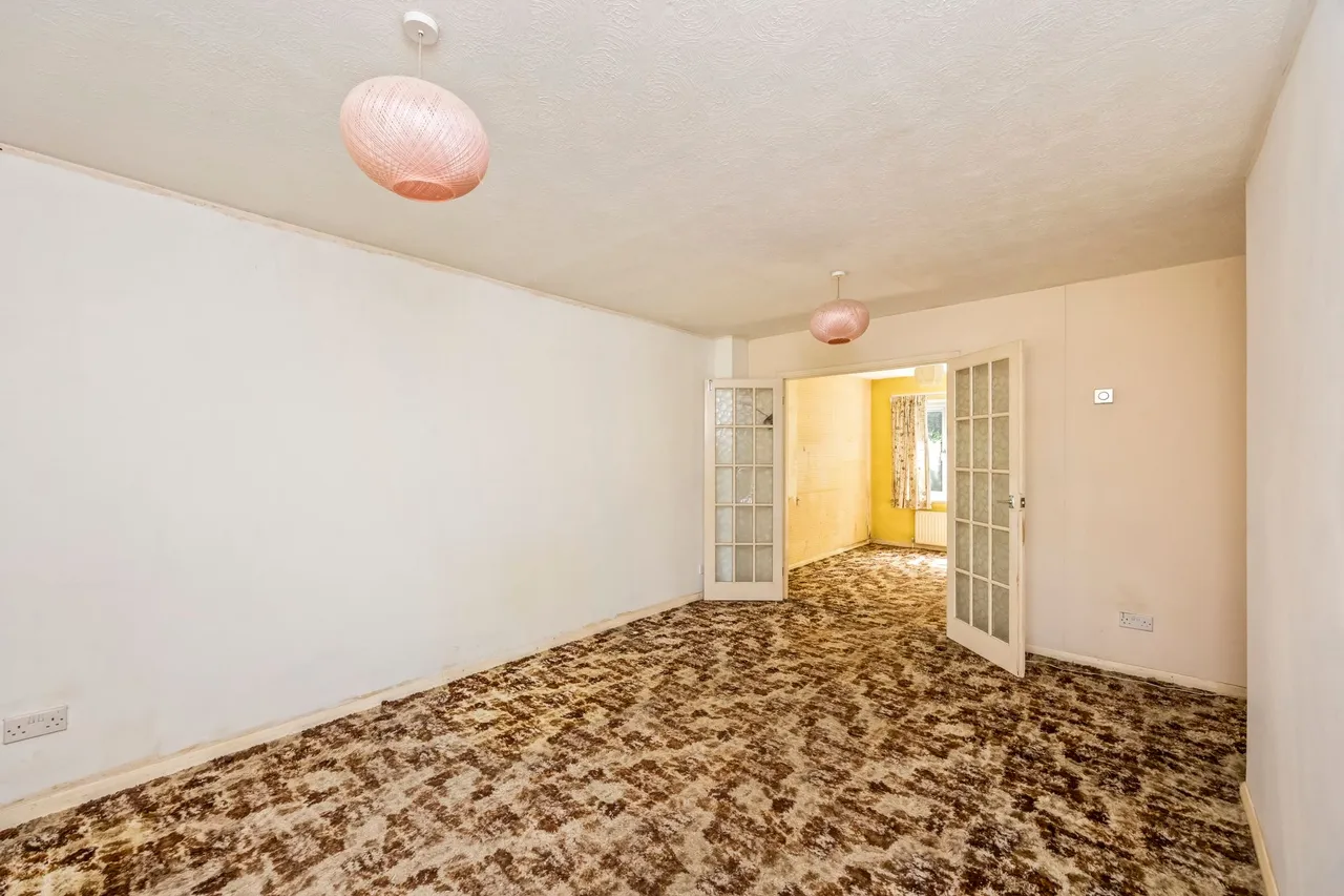 Swindon Road, Horsham, RH12, photo 6