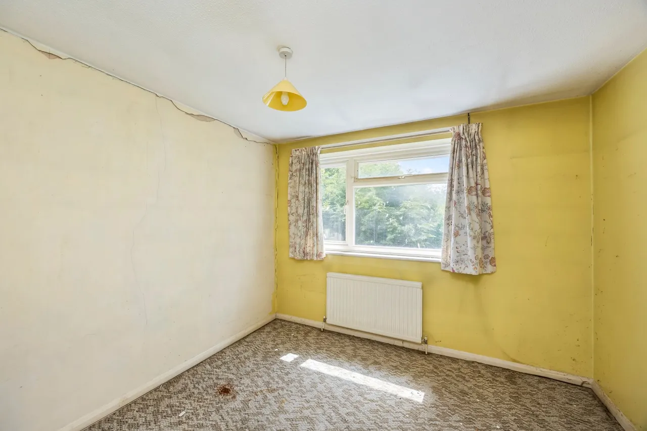 Swindon Road, Horsham, RH12, photo 11