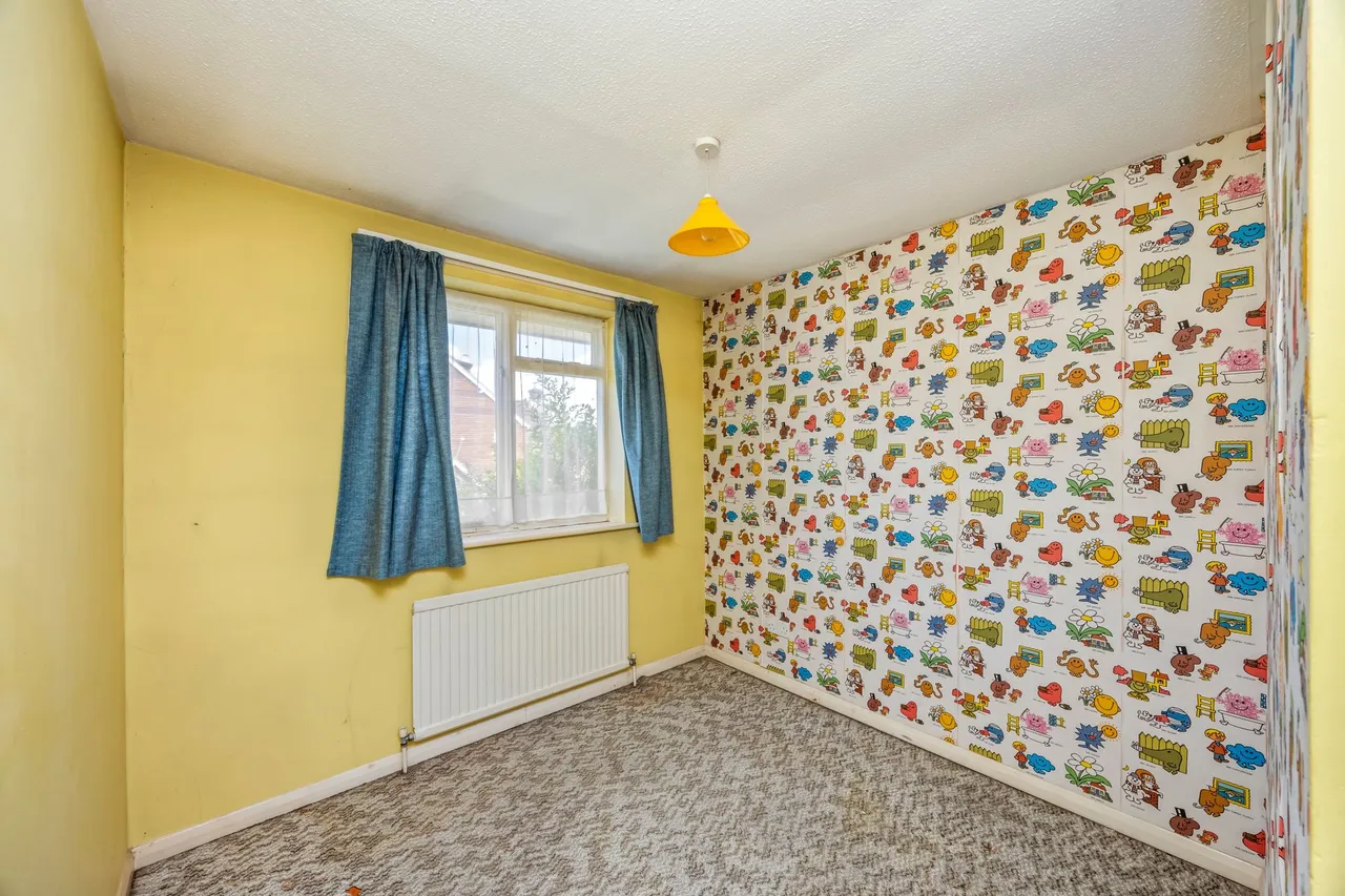 Swindon Road, Horsham, RH12, photo 13