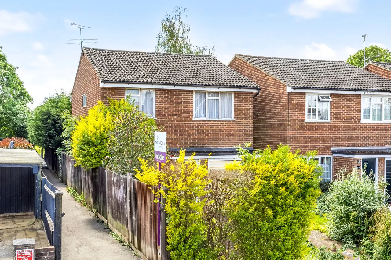 Swindon Road, Horsham, RH12, photo 15