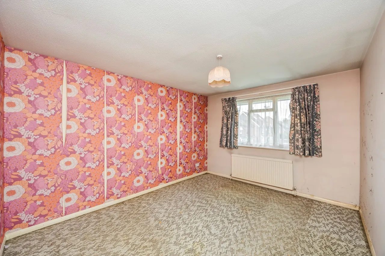 Swindon Road, Horsham, RH12, photo 9