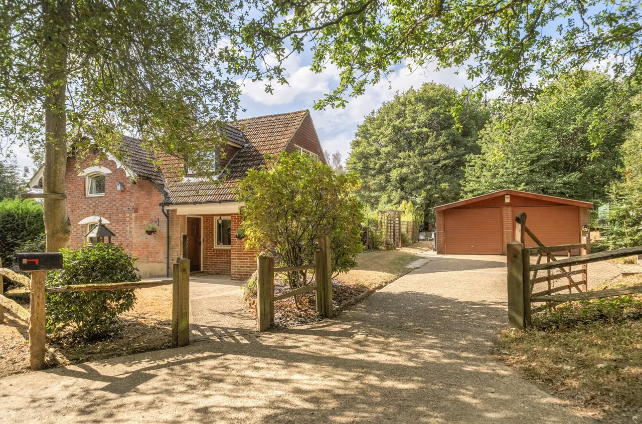 Shovelstrode Lane, Ashurst Wood, East Grinstead, West Sussex, RH19 3PL, photo 11
