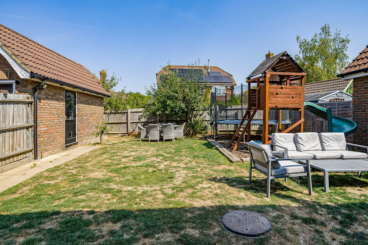 Buttercup Close, Paddock Wood, TN12, photo 26