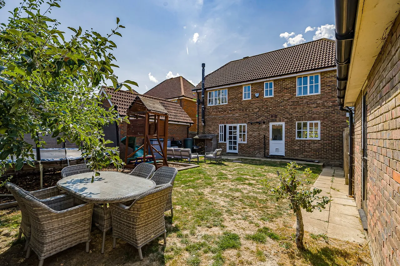 Buttercup Close, Paddock Wood, TN12, photo 25