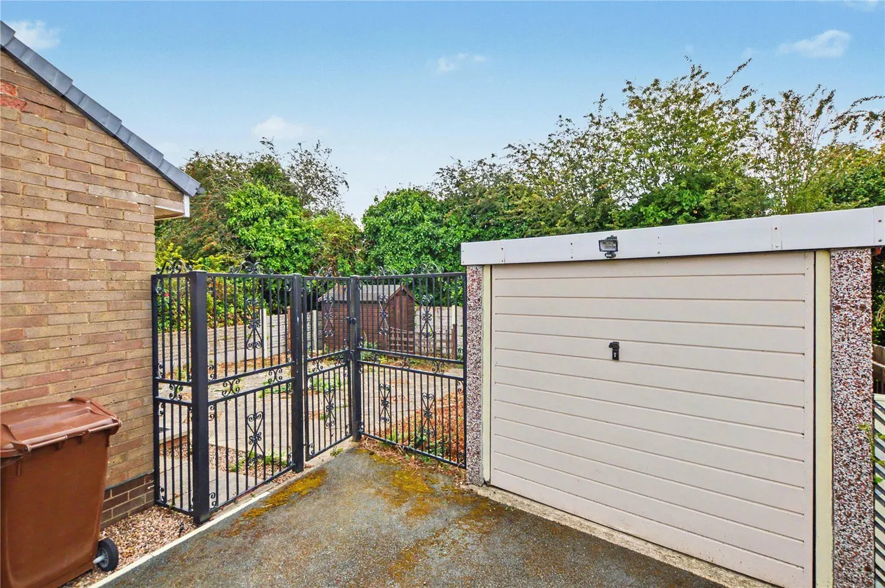 Wood Crescent, Rothwell, LS26, photo 18