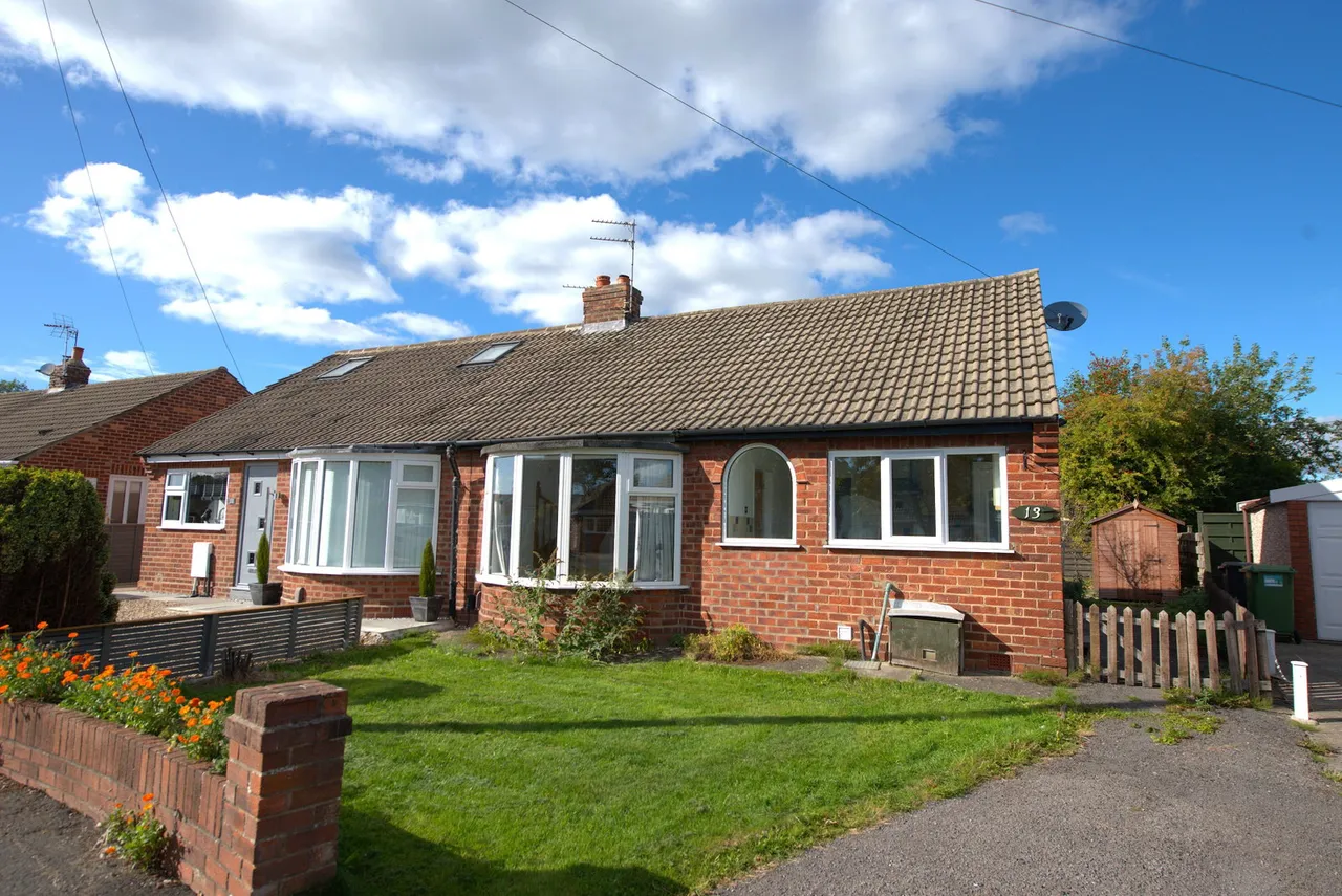 2 bed house for sale, Ash Close, York, YO31