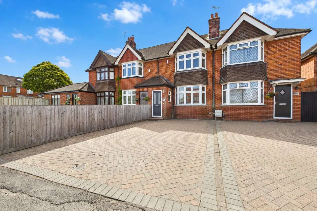 2 bed house for sale, City Road, Tilehurst, RG31