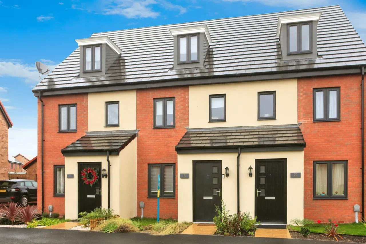 3 bed house for sale — Burnham Crescent, Hampton Woods, Peterborough