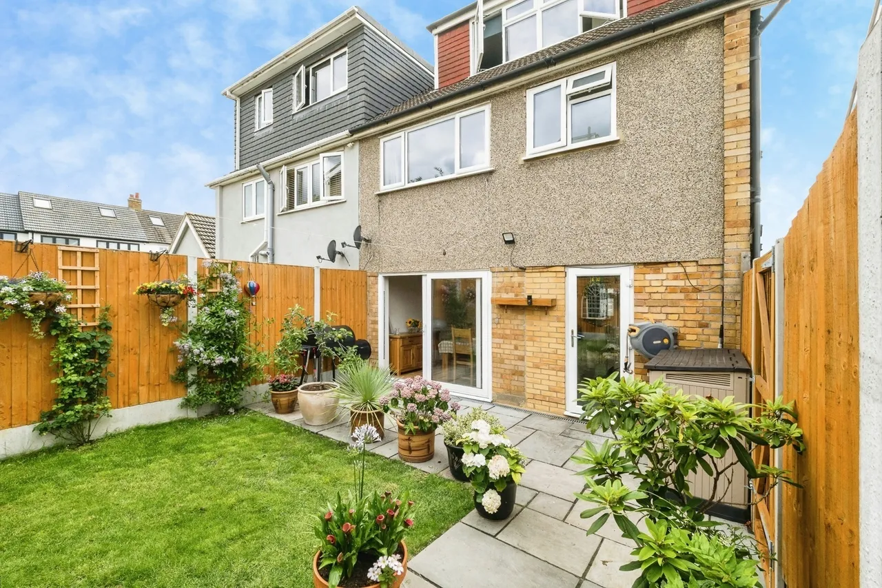 Surrey Drive, Hornchurch, RM11, photo 26