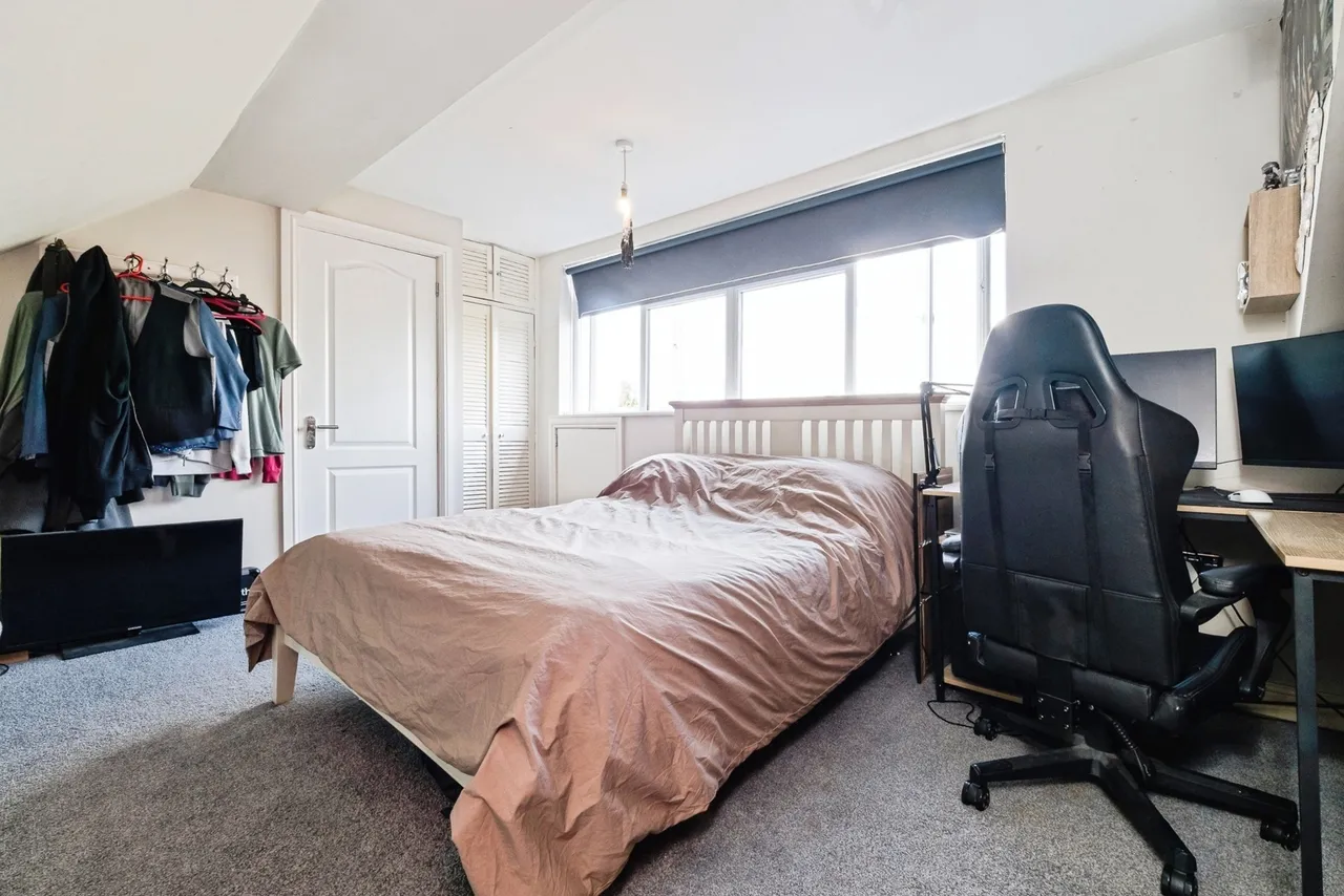 Surrey Drive, Hornchurch, RM11, photo 11