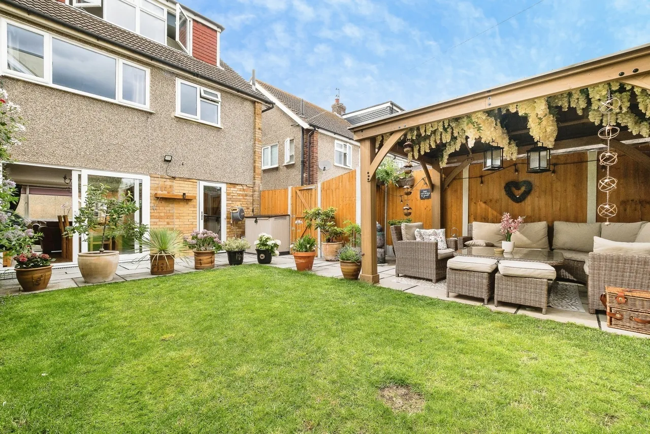 Surrey Drive, Hornchurch, RM11, photo 3
