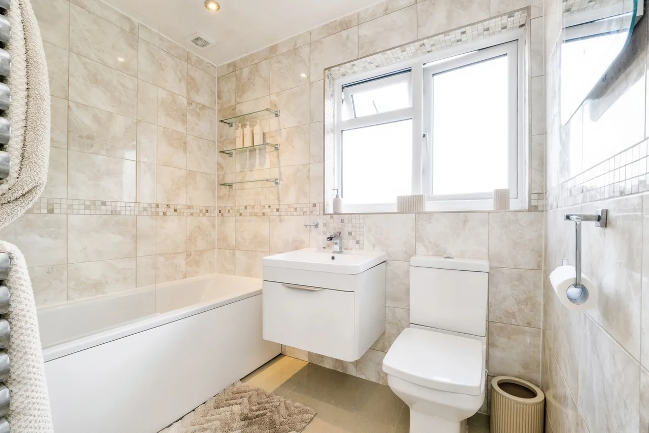 Surrey Drive, Hornchurch, RM11, photo 12
