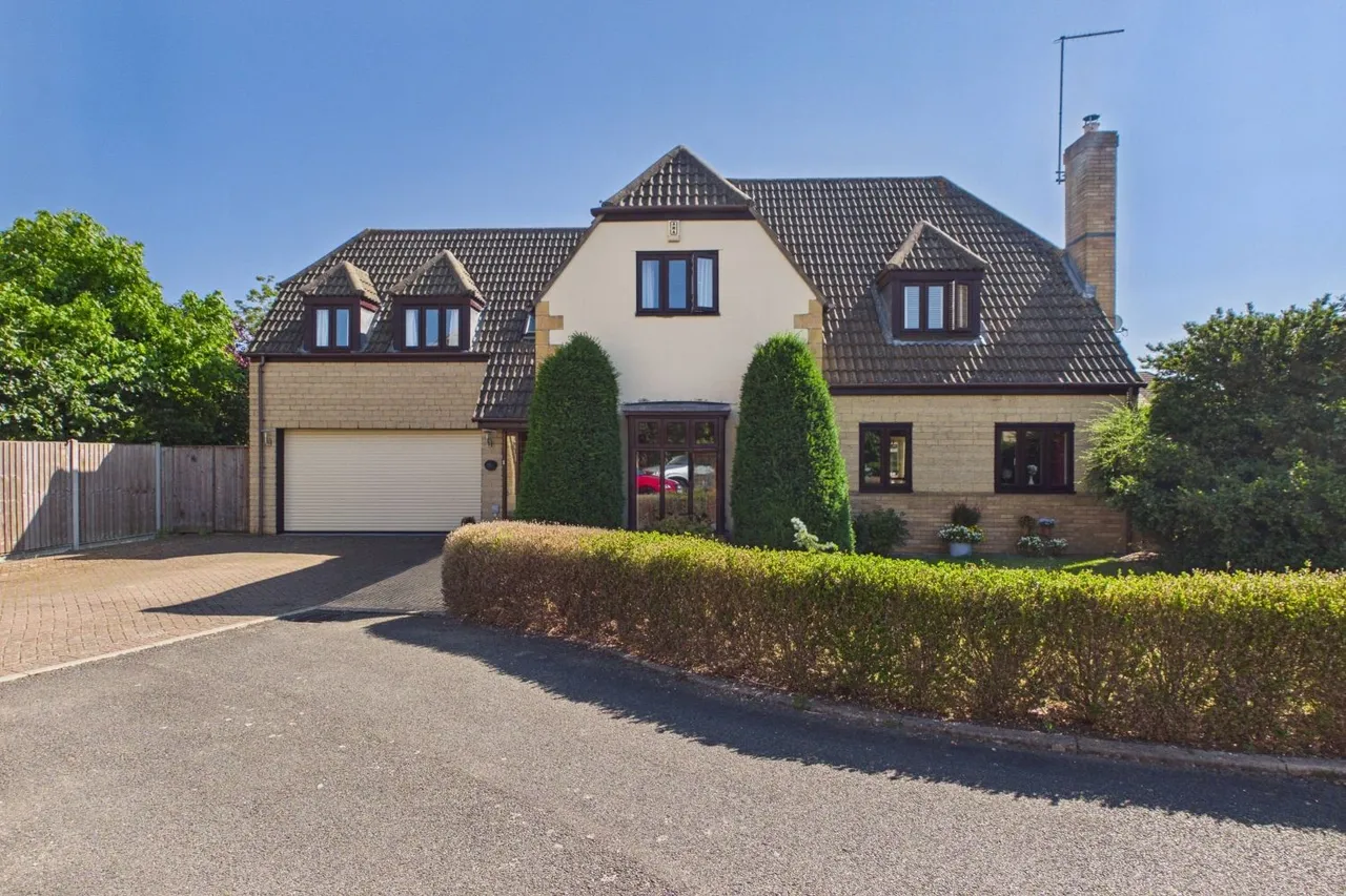 5 bed house for sale, The Orchard, Werrington, PE4