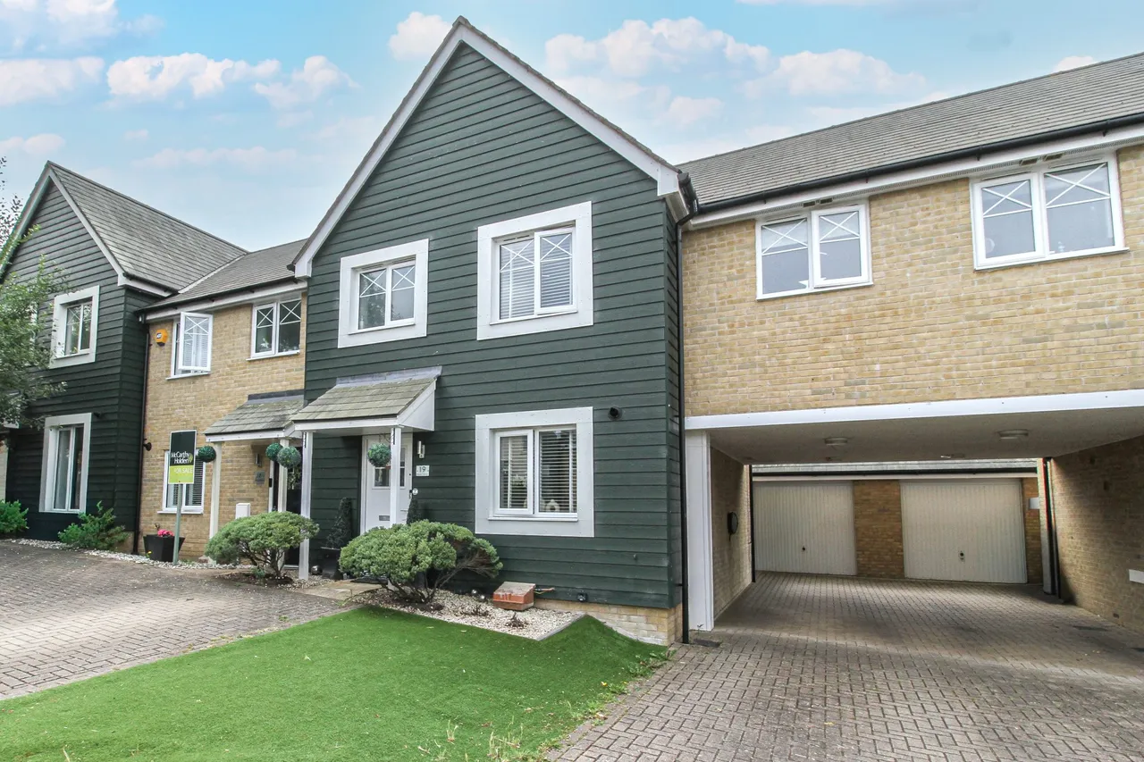 4 bed house for sale — Rana Drive, Church Crookham, Fleet, GU52 8AJ
