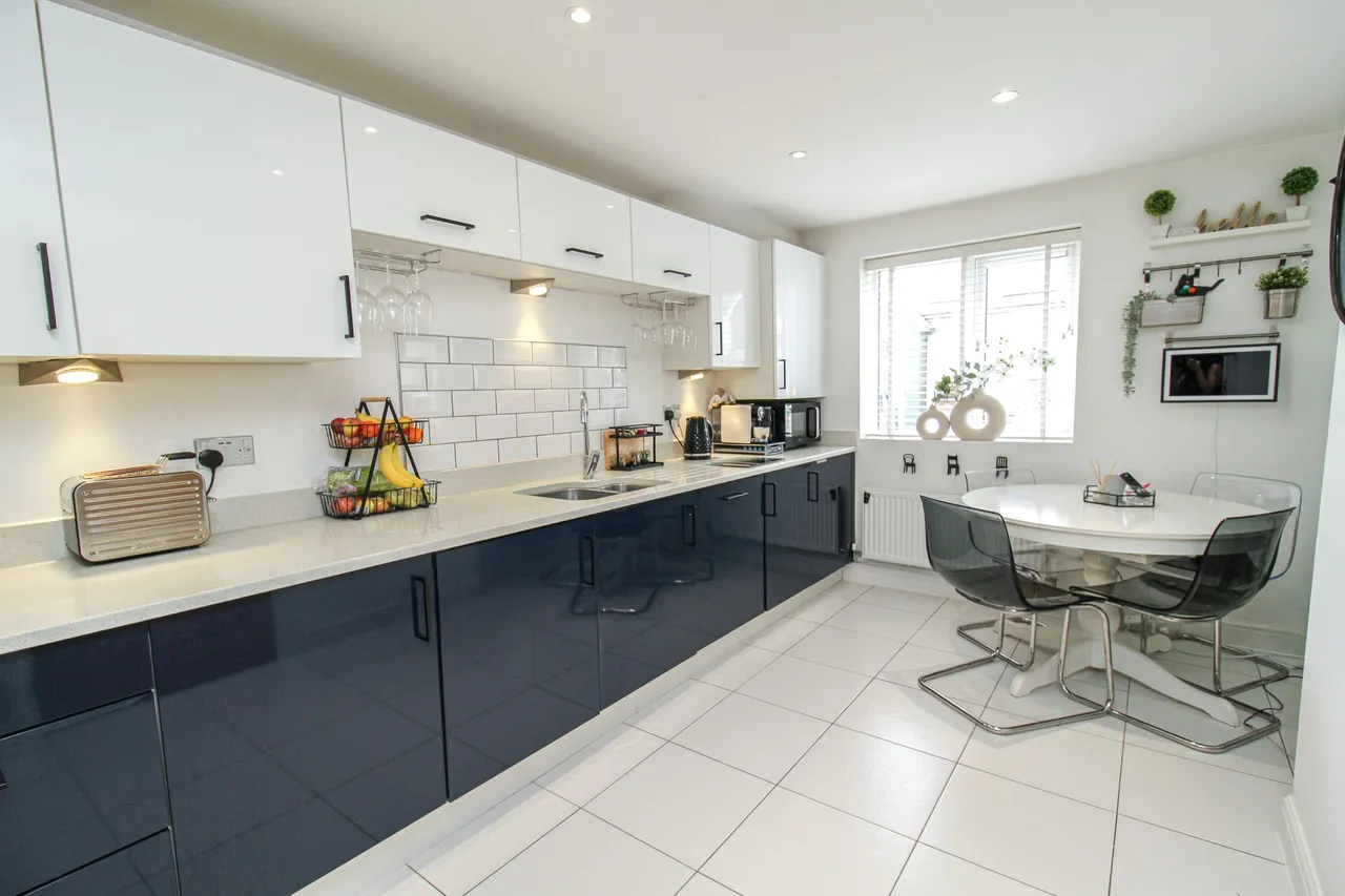 Rana Drive, Church Crookham, Fleet, GU52 8AJ, photo 4