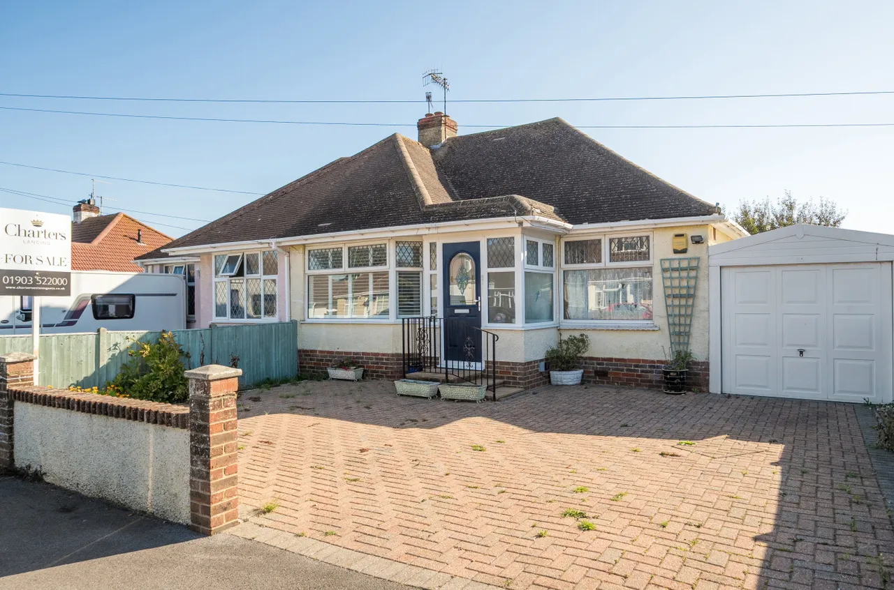 2 bed house for sale, Seaside Road, Lancing, BN15