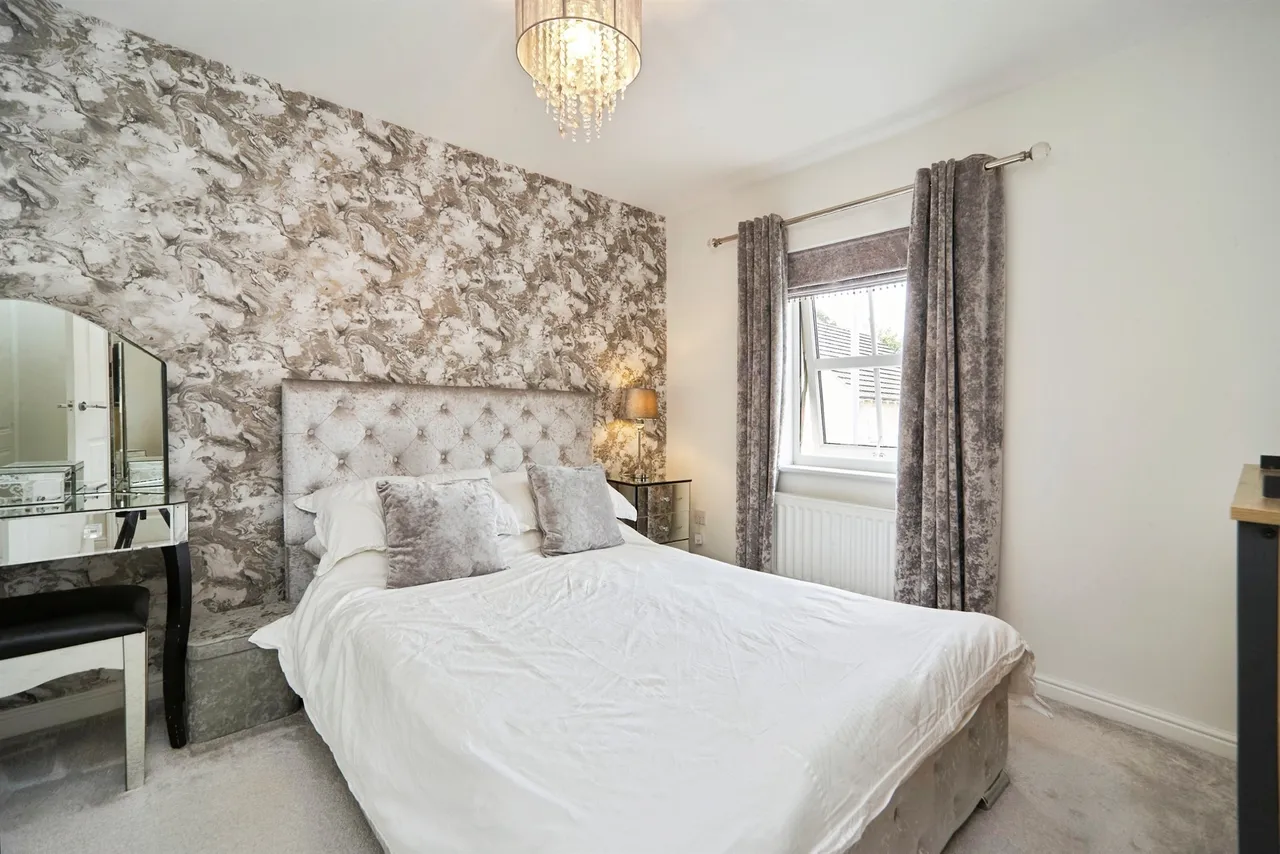 Odile Mews, Eldwick, BD16, photo 15
