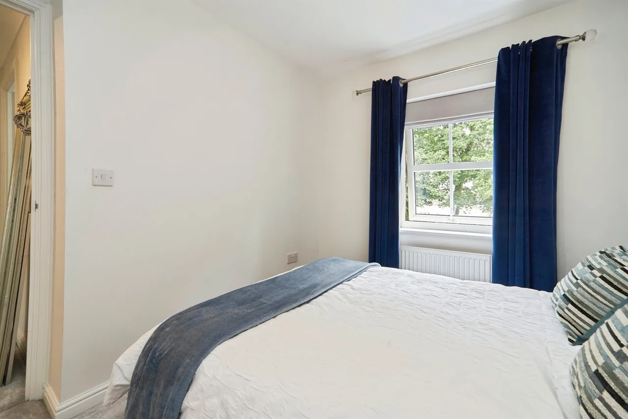 Odile Mews, Eldwick, BD16, photo 16