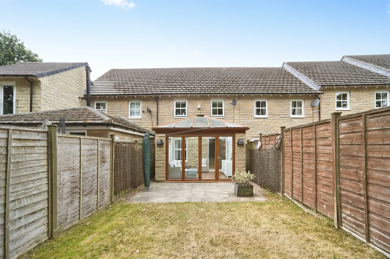 Odile Mews, Eldwick, BD16, photo 18