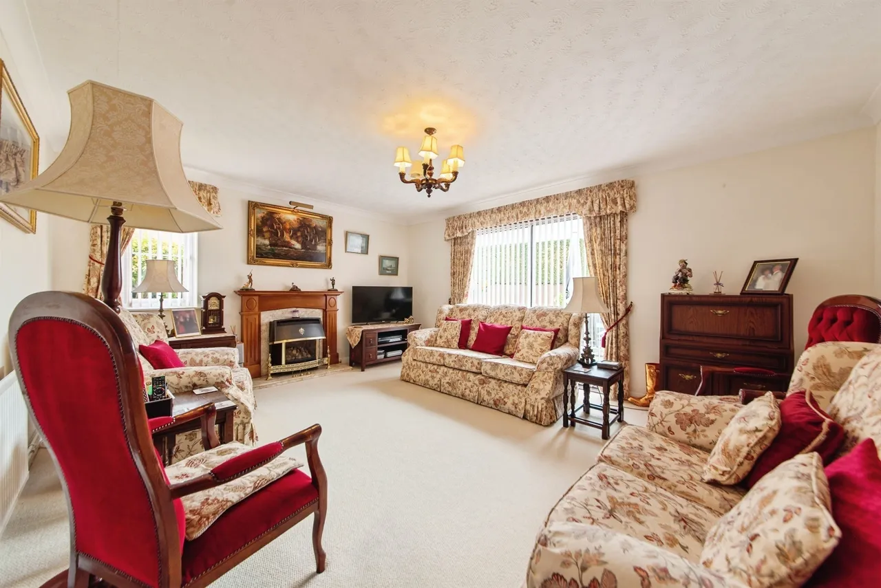 Larch Close, Bourne, PE10, photo 11