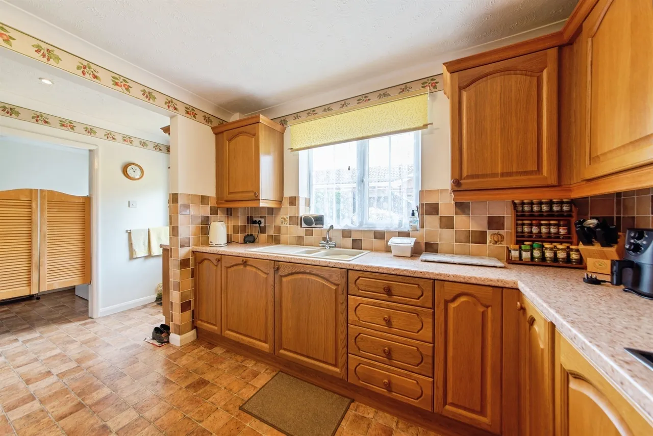 Larch Close, Bourne, PE10, photo 17