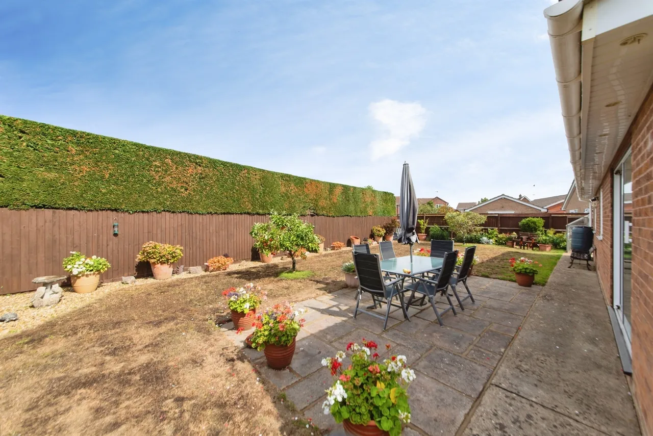 Larch Close, Bourne, PE10, photo 18